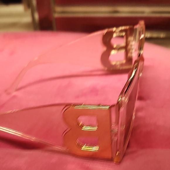Balenciaga lookTransparent Sunglasses - Picture 4 of 8